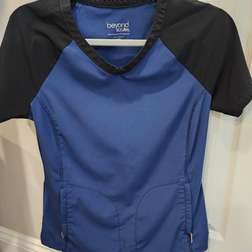 Scrub top